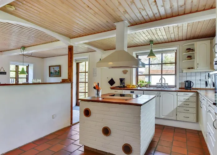 Iiro - 2-5km From The Sea By Interhome Feriehus